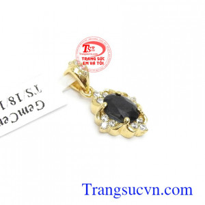 Mặt dây Sapphire thịnh vượng phù hợp nhiều loại dây chuyền khác nhau, đá Sapphire trong phong thủy là biểu tượng của sự giàu có, khả năng cân bằng, hài hòa và trường tồn