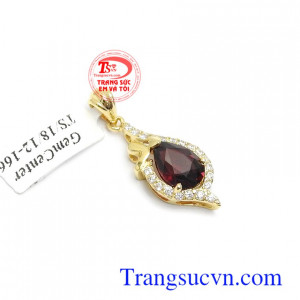 Mặt dây chuyền Granat sang trọng là món quà tuyệt vời dành tặng người bạn yêu thương