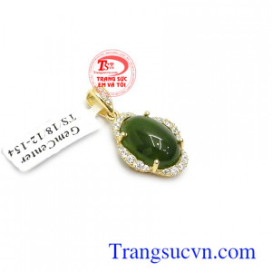 Mặt dây chuyền Nephrite hưng thịnh phù hợp nhiều loại dây chuyền khác nhau, phù hợp làm quà tặng trong nhưng dịp ý nghĩa, ngọc Nephrite là biểu tượng cho may mắn, bình an và tài lộc