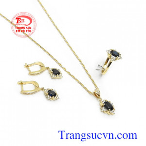 Trang sức bộ gắn đá quý thiên nhiên tôn lên nét quý phái, thanh lịch và thời trang cho phái đẹp