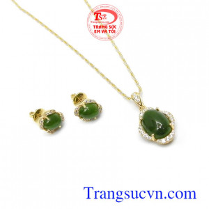 Bộ trang sức nữ Nephrite bình an với ngọc Nephrite có tác dụng mang lại may mắn, giàu sang, thịnh vượng, sự nghiệp cho người đeo