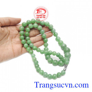 Ngọc cẩm thạch là loại ngọc quý, được các vua chúa thời xưa sử dụng.