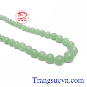 Sản phẩm có thể kết hợp cùng áo dài hoặc áo bà ba làm tôn vinh nét đẹp của người phụ nữ.