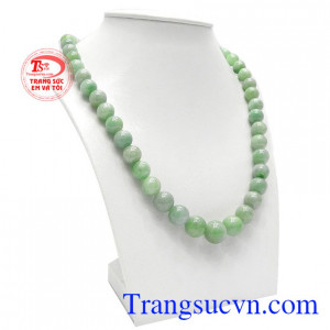 Chuỗi vòng cổ cẩm thạch đẹp được chế tác từ ngọc cẩm thạch thiên nhiên.