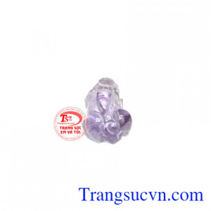Đá thạch anh tỳ hưu tím được chế tác tinh tế, hợp phong thủy.