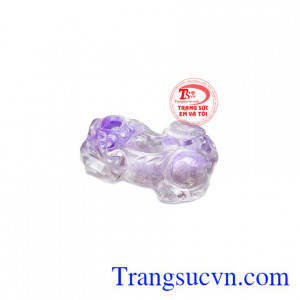 Sản phẩm có thể kết hợp cùng vàng, bạc để làm mặt dây hoặc nhẫn.