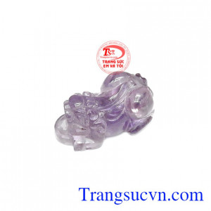 Tỳ hưu con tim của thạch anh được chạm khắc tinh tế, hợp phong thủy.