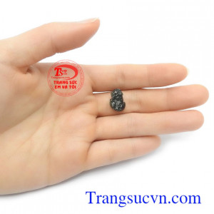 Tỳ hưu Sapphire phù hợp làm mặt dây chuyền, mặt nhẫn sang trọng, tinh tế