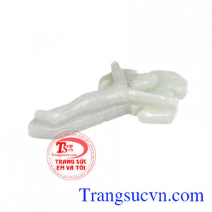 Thánh giá ngọc thiên nhiên được chế tác từ ngọc cẩm thạch đẹp.