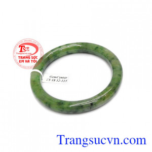 Vòng tay ngọc cẩm thạch đẹp quý được xem như là món trang sức bảo vật của thời xưa