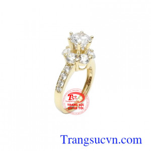 Nhẫn nữ vàng yêu kiều là sản sản xuất theo công nghệ Hàn quốc, sản phẩm được thiết kế xinh xắn, gắn đá đẹp, đeo hợp thời trang