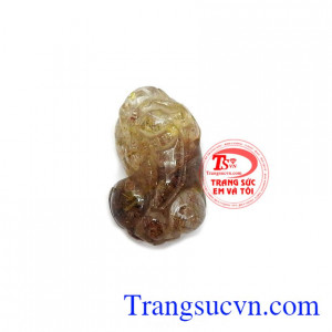 Mặt dây tỳ hưu đẹp tóc nâu là sản phẩm thạch anh tóc thiên nhiên màu nâu hợp mệnh kim và mệnh thổ