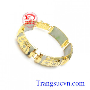  Lắc tay cẩm thạch bọc vàng chữ Phúc đeo hợp thời trang và phong thủy, chữ Phúc là biểu tượng cho sự may mắn, sung sướng và hạnh phúc