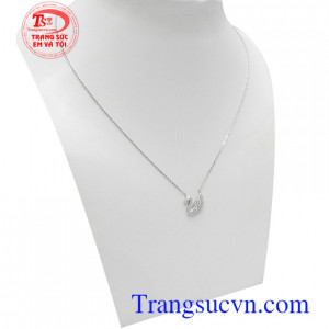 Dây chuyền thiên nga vàng trắng kiểu dáng độc đáo, mới lạ, rất được phái đẹp ưa chuộng, là món quà ý nghĩa dành tặng người yêu thương
