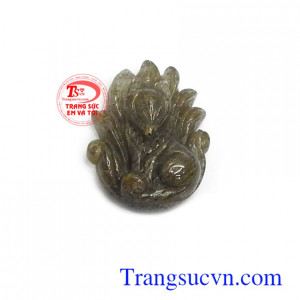 Hồ ly thạch anh tóc thiên nhiên phù hợp làm mặt dây chuyền, nhẫn đeo đẹp, hợp phong thủy.