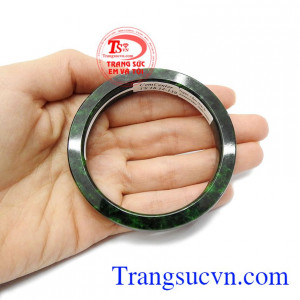 Vốn dĩ đá cẩm thạch có ẩn chứa sức mạnh vô hình giúp khắc chế tà khí.