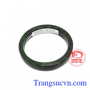 Vòng ngọc cẩm thạch quý phái là món trang sức không thể thiếu cho những người luôn tin vào sức mạnh của cẩm thạch.