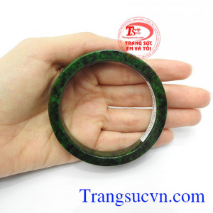 Bản thân cẩm thạch đã tỏa ra một nguồn năng lượng mạnh mẽ