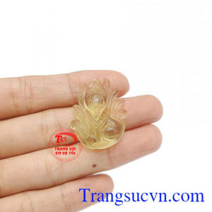 Sản phẩm có thể bọc vàng hoặc bạc làm mặt dây, thích hợp làm quà tặng cho các chị em phụ nữ.