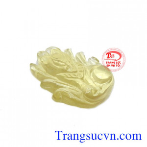 Hồ ly chúa thạch anh vàng được chạm khắc vô cùng tinh xảo từ thạch anh vàng thiên nhiên.