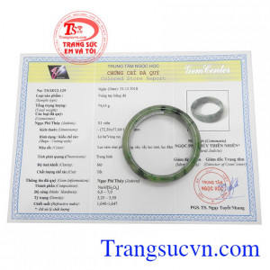 Vòng ngọc phỉ thúy có thể hợp với tất cả các mệnh nên chắc chắn sẽ là sản phẩm ưa thích cho tất cả mọi người