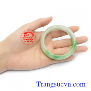 Vòng ngọc cẩm thạch thiên nhiên màu sắc tinh tế, thời trang và phong thủy