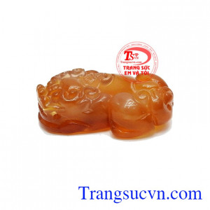 Những người có làn da nóng đỏ sẽ hạn chế được việc tiết mồ hôi chân tay nếu tiếp xúc nhiều với đá mã não thường xuyên