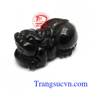 Thạch anh khói bảo vệ con người tránh khỏi tác động tiêu cực và là lá bùa mang lại may mắn