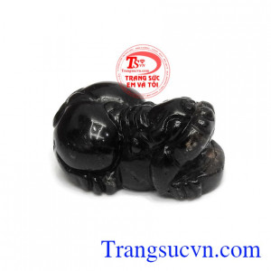 Đá thạch anh được tạo ra với những tinh thể màu lấp lánh và các tập hợp chất turin tạo cho thạch anh khói hiệu ứng tỏa sáng, một vẻ đẹp tuyệt diệu