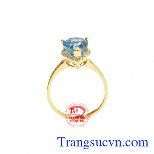 Đá topaz có tác dụng trong phong thủy, thích hợp làm quà tặng cho người phụ nữ mà bạn yêu thương.