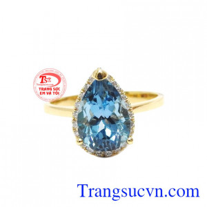 Nhẫn nữ topaz quyến rũ được chế tác theo hình giọt nước hiện đại và rất phong cách.