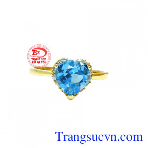 Nhẫn nữ topaz tình yêu được chế tác hình trái tim.