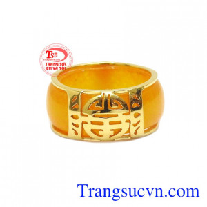 Nhẫn cẩm thạch chữ thọ vàng được kết hợp từ cẩm thạch vàng và vàng màu 14k.