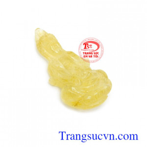 Phật bà thạch anh tóc hạnh phúc trong phong thủy là biểu tượng cho sự may mắn, lòng nhân hậu, thánh thiện và loại trừ tai ách, mang lại điềm lành cũng như may mắn cho người đeo