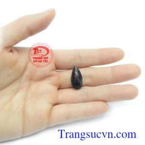 Thạch anh tóc đen là viên đá hộ thân mạnh mẽ giúp bạn phòng tránh vẩn khí và sự quấy nhiễu của các hư khí xung quanh