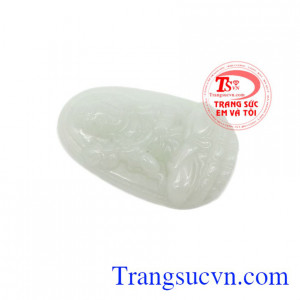 được chạm khắc từ ngọc cẩm thạch thiên nhiên.