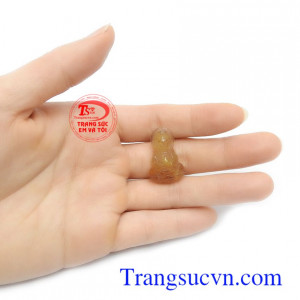 Mặt phật bà thạch anh tóc phù hợp làm mặt dây chuyền đẹp, thời trang