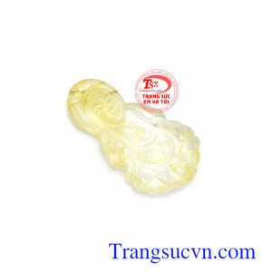 Mặt Phật bà thạch anh tóc thánh thiện là vị phật có tâm địa lương thiện, yêu thương tất cả nhân loại, không để tâm, không oán thù, luôn vị tha, bao dung cho tất cả tội lỗi, luôn lắng nghe, chia sẻ nỗi khổ đau cho nhân loại