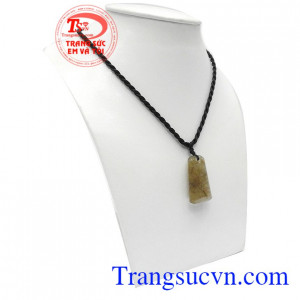 Mặt dây thạch anh tóc hưng thịnh là loại đá nhiều năng lượng giúp cho con người có tinh thần sảng khoái, lạc quan, yêu đời hơn