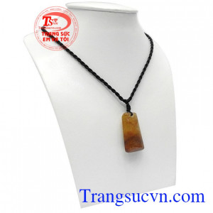 Thạch anh tóc được tích trữ nhiều năng lượng từ tự nhiên giúp thu hút tình duyên, gìn giữ hạnh phúc lứa đôi