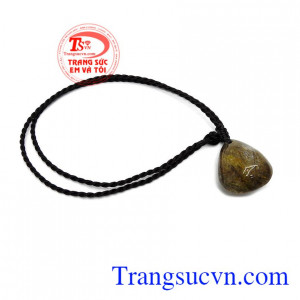 Mặt dây thạch anh tóc công danh mang lại may mắn cho người đeo