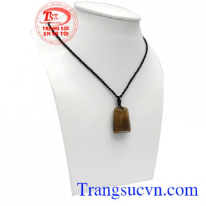 Mặt dây thạch anh tóc thịnh vượng rất tốt cho những người làm kinh doanh, công việc linh hoạt, sáng tạo vì thạch anh tóc mang nhiều nguồn năng lượng tốt