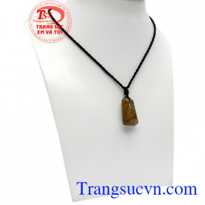 Mặt dây thạch anh tóc tài lộc mang lại may mắn về tiền bạc, công việc cho người đeo