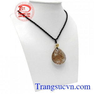 Mặt dây thạch anh tóc quyền lực mang lại nhiều may mắn và sức khỏe cho người đeo