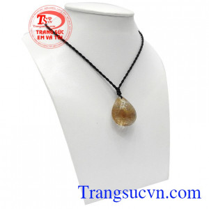 Thạch anh tóc tỏa ra nguồn năng lượng giúp con người có cảm giác sảng khoái, tinh thần minh mẫn, suy nghĩ tích cực