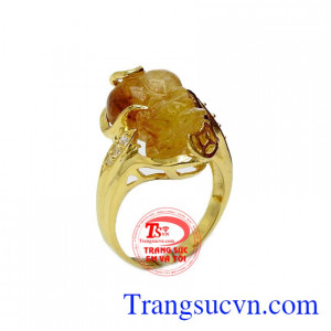 Tỳ hưu thạch anh tóc vàng mang lại nhiều may mắn về tiền bạc, thuận lợi trong công việc kinh doanh