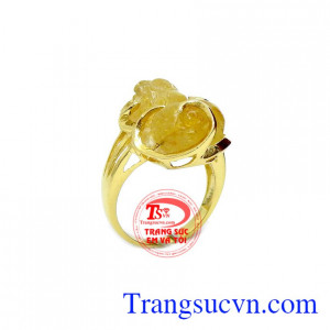 Nhẫn nữ vàng tỳ hưu may mắn là sản phẩm được các bạn nữ ưa thích