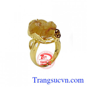 Tỳ hưu thạch anh tóc vàng giúp cho người đeo có sức khỏe dồi dào, thăng tiến trong công việc