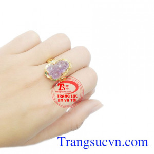 Nhẫn nữ vàng tỳ hưu như ý được gắn đá thạch anh tím thiên nhiên