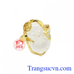 Nhẫn nữ tỳ hưu thạch anh trắng được chế tác tinh tế hợp phong thủy với sự kết hợp từ thạch anh trắng thiên nhiên và vàng tây 10k sáng bóng.